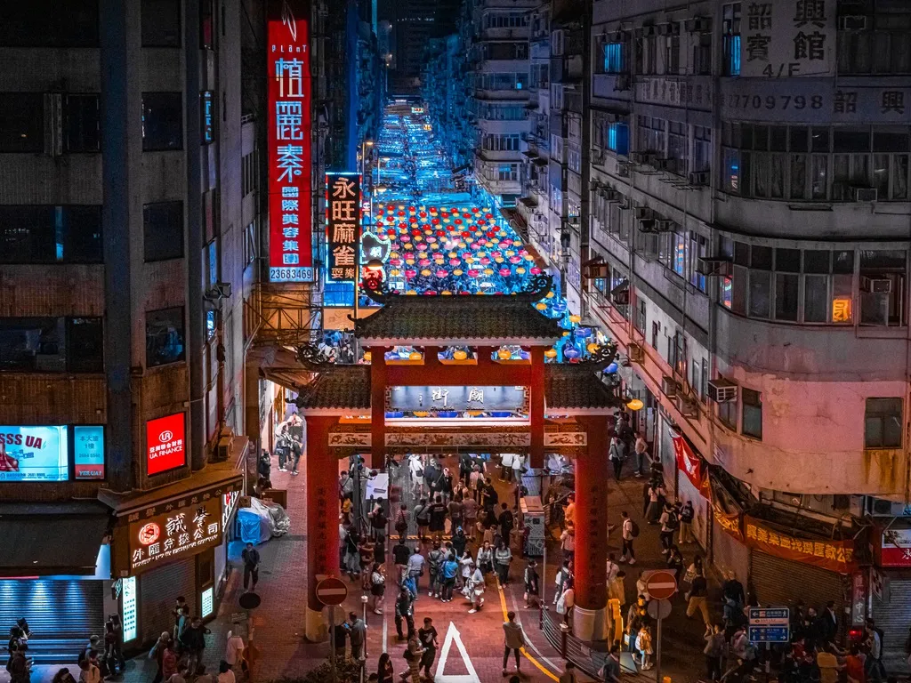 Khu chợ Temple trở nên tấp nập và sôi động hơn vào buổi tối 