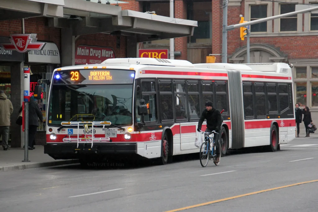 Mẹo du lịch Toronto - Di chuyển an toàn ở Toronto