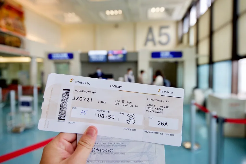 Hướng dẫn sửa tên vé máy bay STARLUX Airlines
