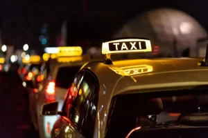 Tại sao bạn nên ưu tiên sử dụng dịch vụ đặt taxi tại sân bay trước?